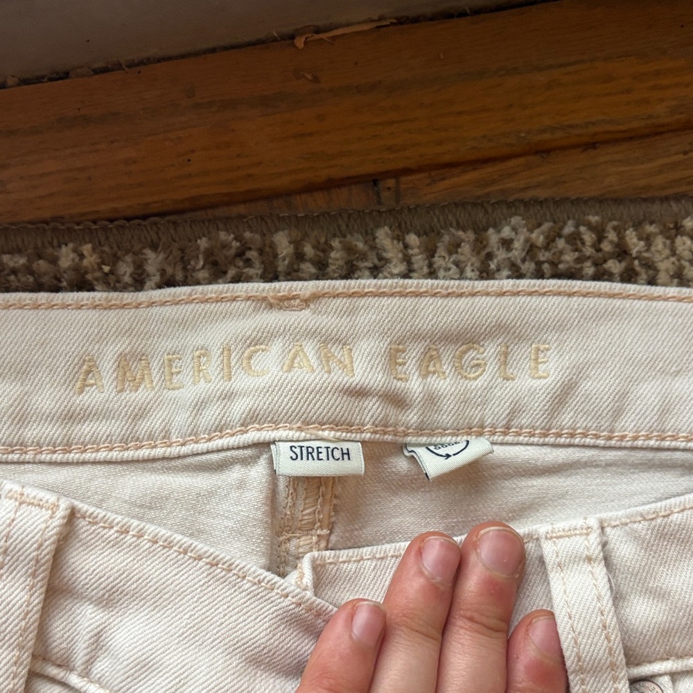 Women's American eagle cream stovepipe Jeans - Picture 2 of 4